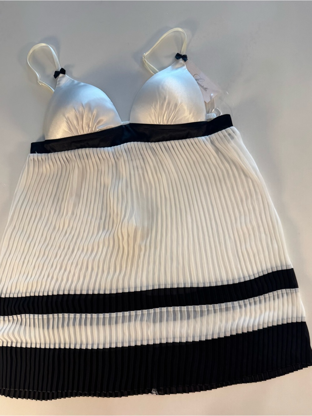 Linea Donatella White and Black Pleated Chemise with Contrast Trim